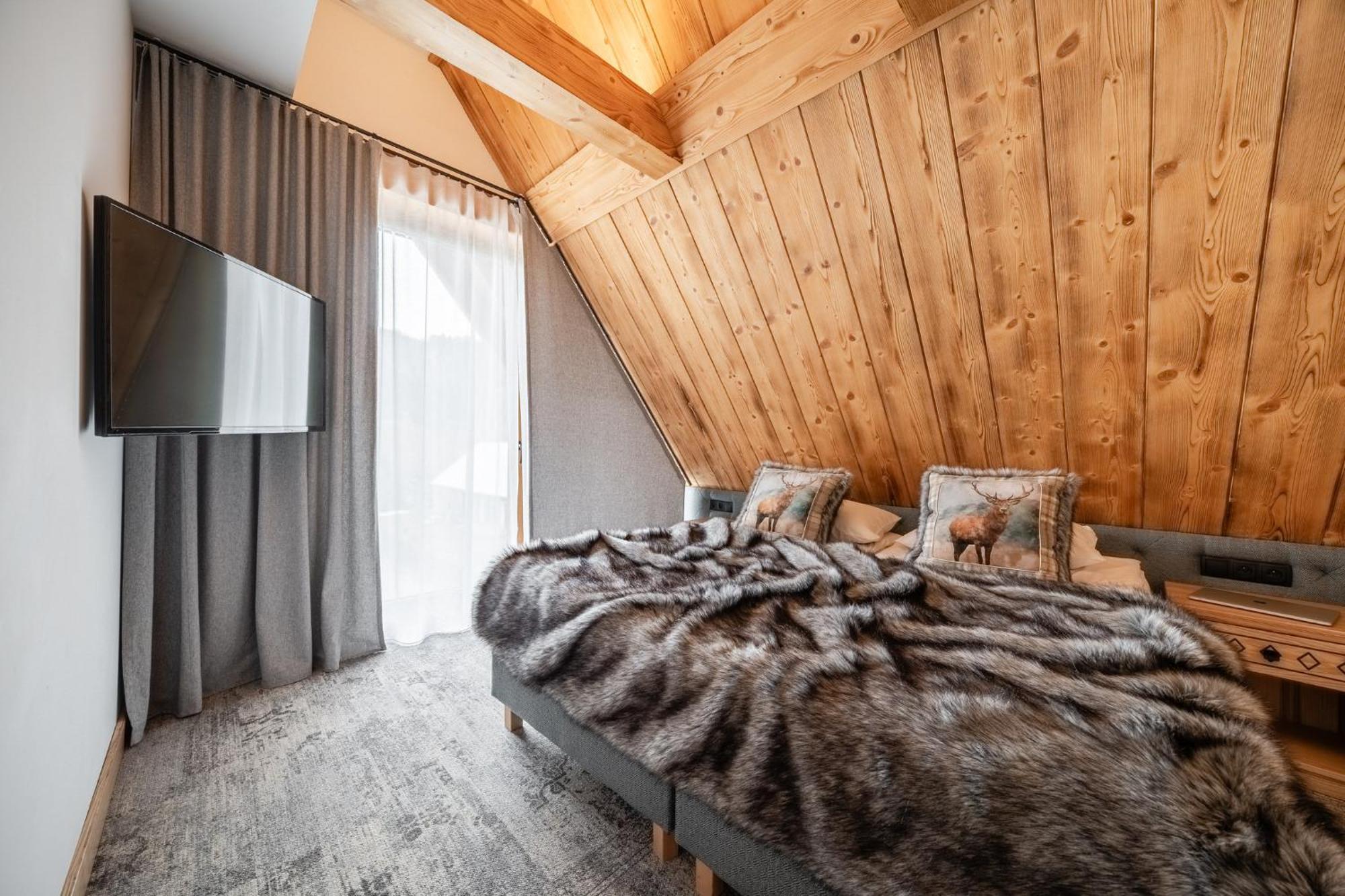 Aparthotel Litworowy Staw 3*