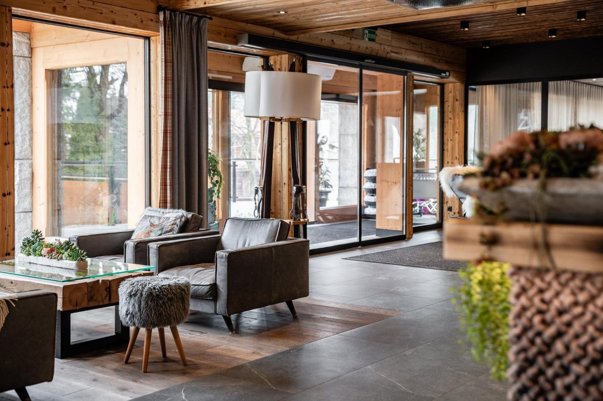 Aparthotel Litworowy Staw 3*