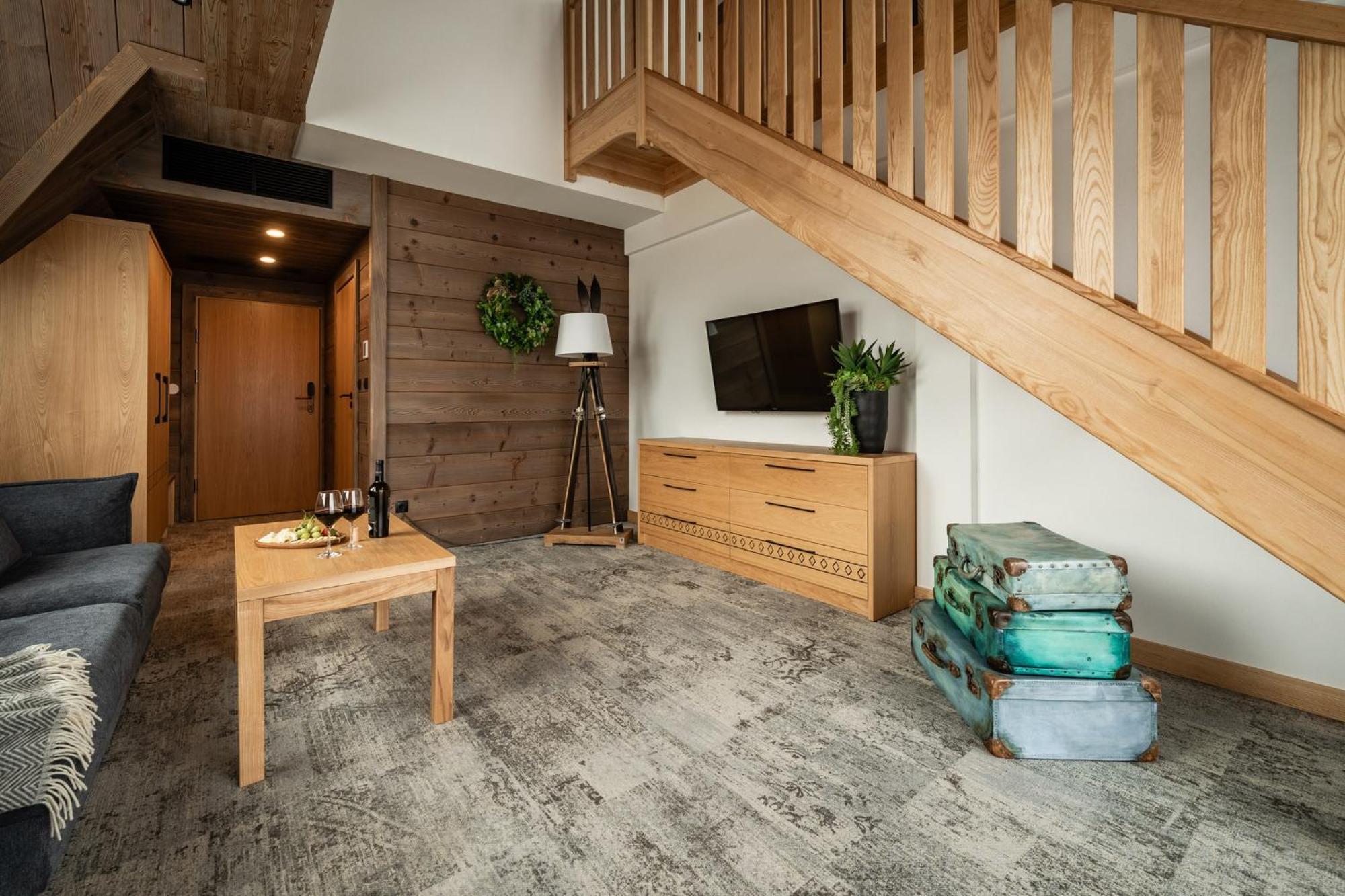 Litworowy Staw Aparthotel 3*
