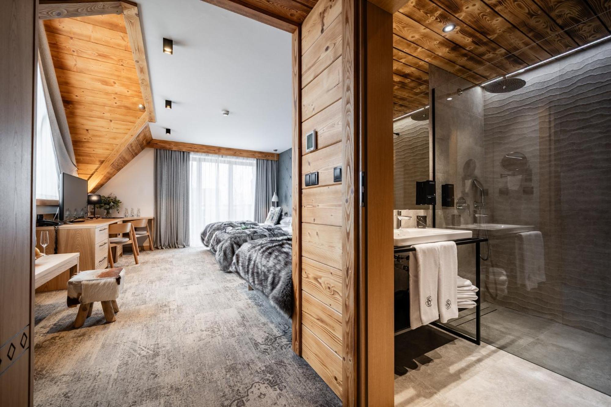 Aparthotel Litworowy Staw 3*